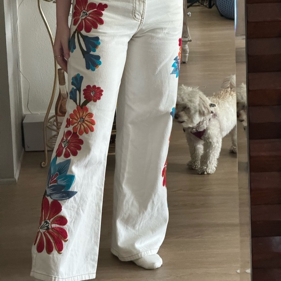 LIKE NEW Farm Rio embroidered white denim size 28 - Picture 4 of 4
